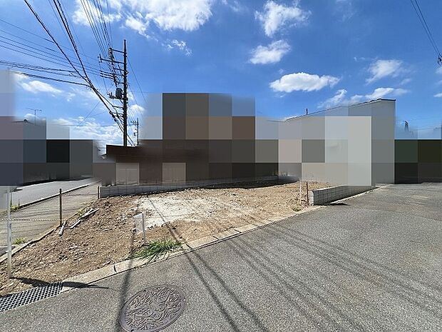 穏やかな街並みに溶け込む、将来の暮らしを自由に思い描けるまっさらな空間です。