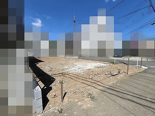 遮るもののない広々とした空が広がり、これからの暮らしを自由に描き出せる開放感に満ちた場所です。