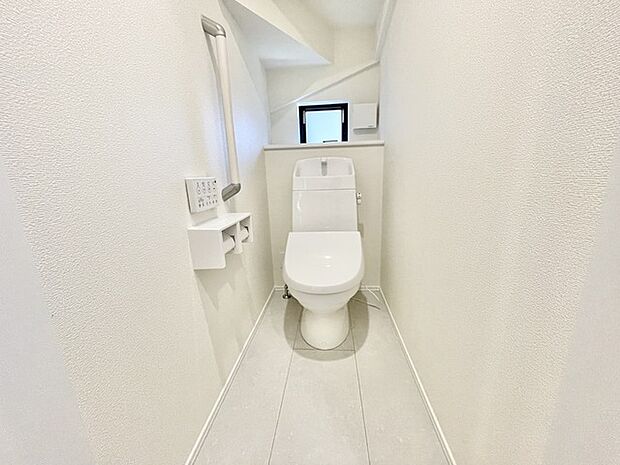 白を基調とした清潔感のある空間が広がり、すっきりと落ち着いた時間が流れる場所。