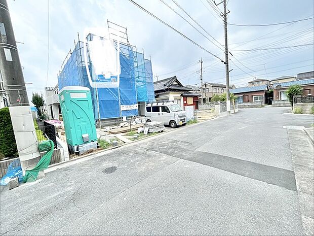 穏やかな時間が流れる落ち着いた住環境で、新しい暮らしの準備が静かに進んでいます。