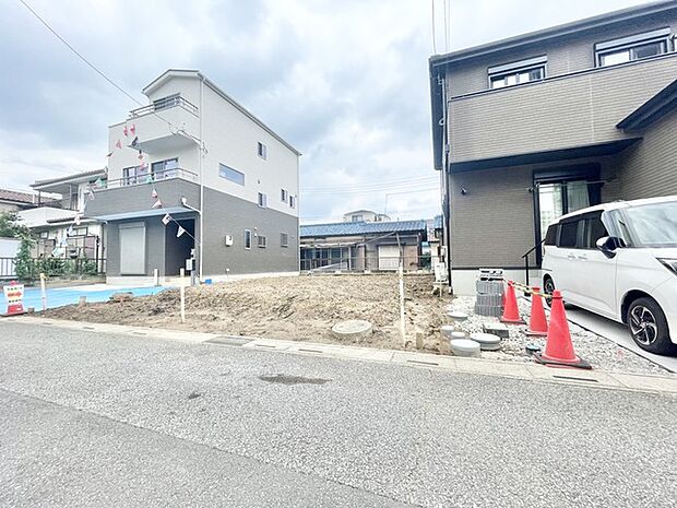 周辺環境と調和しながら穏やかな空気が流れる住まいのための敷地です。