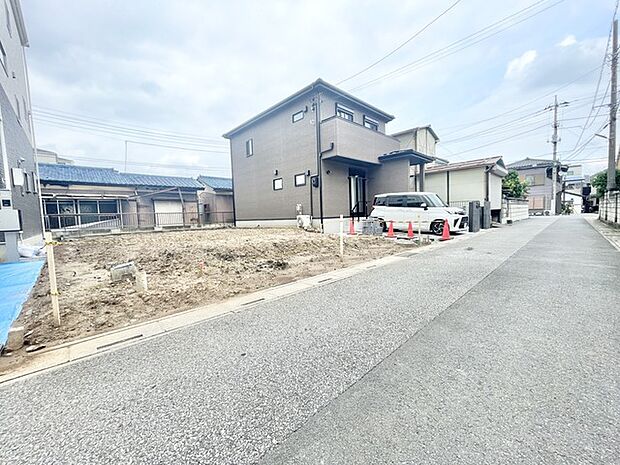 周囲の街並みと調和しながらも落ち着いた佇まいを見せる穏やかな住環境