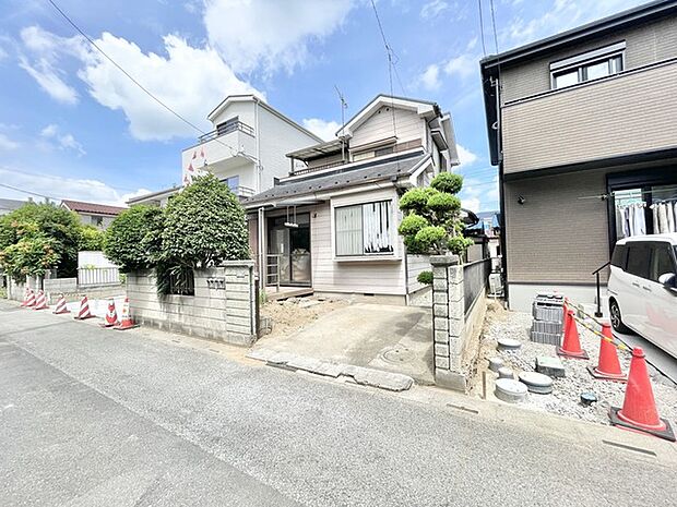 穏やかな時間が流れる落ち着いた住宅街にあり、日々の暮らしに安らぎを感じさせてくれる住まいです。