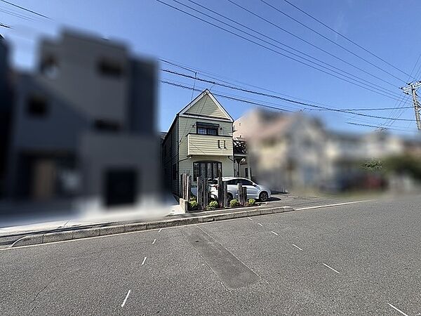 街並みに穏やかに溶け込み、日常に心地よい安らぎをもたらす愛着のわく住まいです。