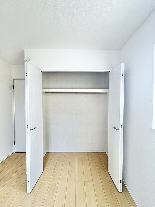 無駄のないシンプルな設計が、暮らしの空間にすっきりとした広がりをもたらしてくれます。