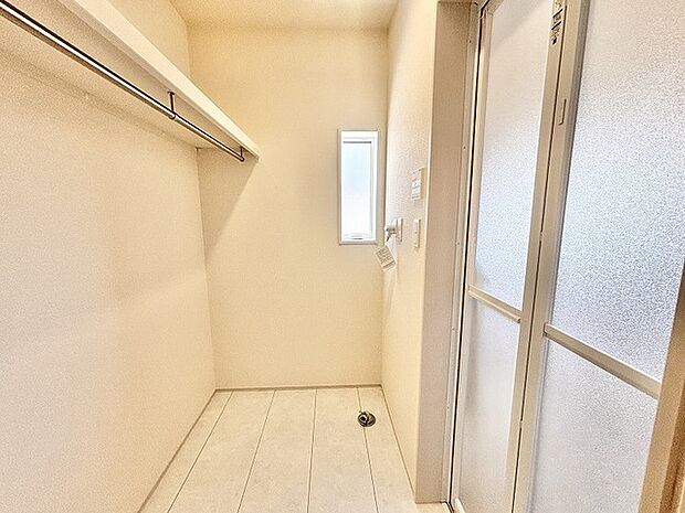 無駄のない洗練された空間が、日々の暮らしに心地よいゆとりと整理されたひとときをもたらします。