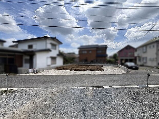 空が広く見渡せる開放的な環境で、新しい暮らしの計画をゆったりと思い描ける区画です。