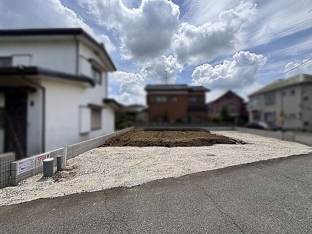 穏やかな住宅街の一角にあり、新しい暮らしの始まりを静かに予感させる開放的な空間です。