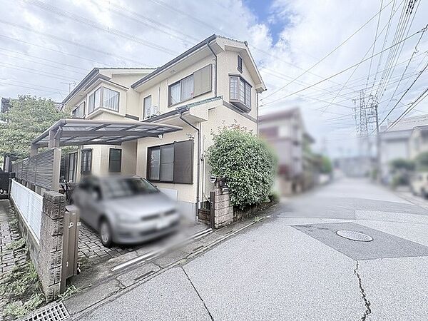 落ち着いた街並みに溶け込み、日々の暮らしに穏やかな安らぎをもたらす住まいです。