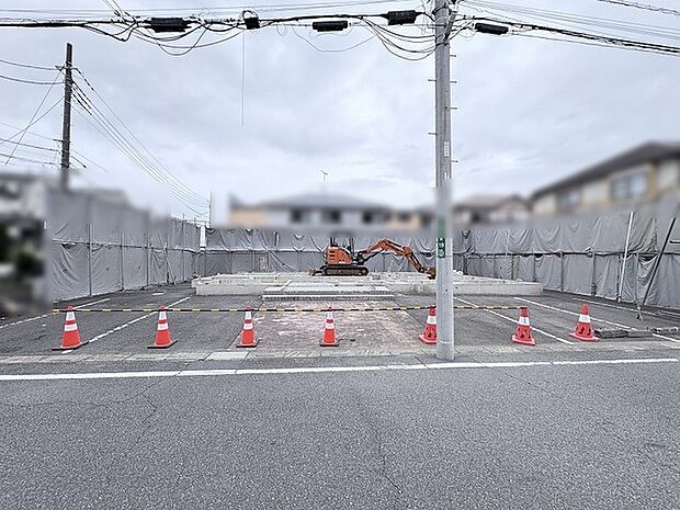 これからの暮らしを育む、静かで落ち着いた佇まいの敷地が広がります。