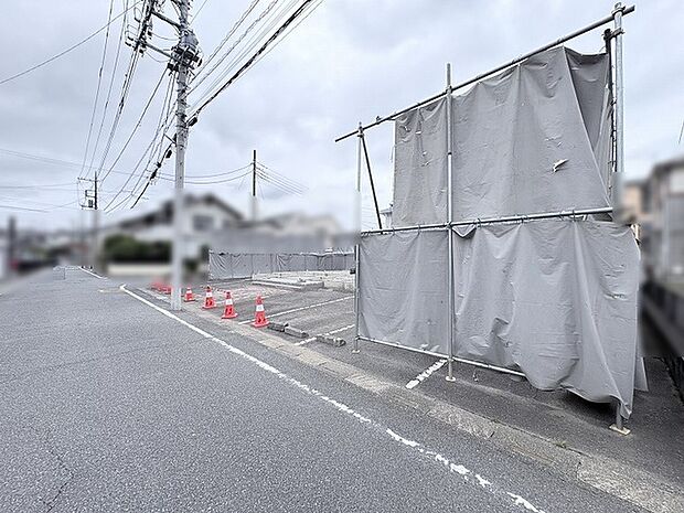 周囲の環境と調和しながら、新たな暮らしの基盤となる可能性を秘めた静かな敷地です。