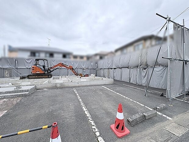 新しい暮らしの基盤が整いつつある、落ち着いた街並みに溶け込む用地の様子です。
