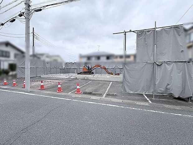 これからの暮らしを自由に描き出せる、整えられた落ち着きのある敷地です。