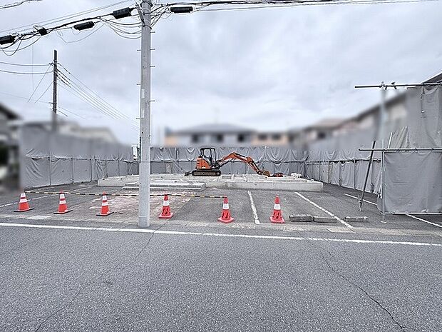 これから始まる新しい暮らしの基盤として、着実に整えられた敷地の様子です。