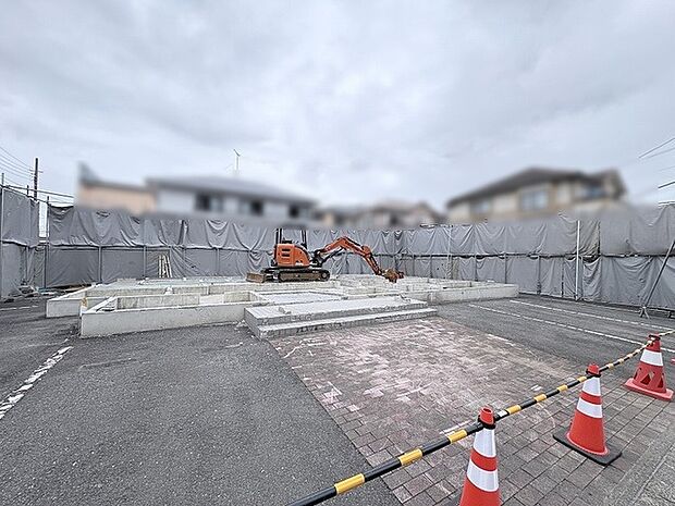 新しい住まいへの期待が膨らむ、基礎工事が進められている現地の様子です。