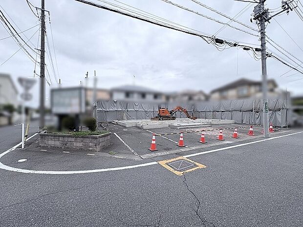 新しい暮らしの土台となる、落ち着いた住宅街に位置する角地の広がりです。