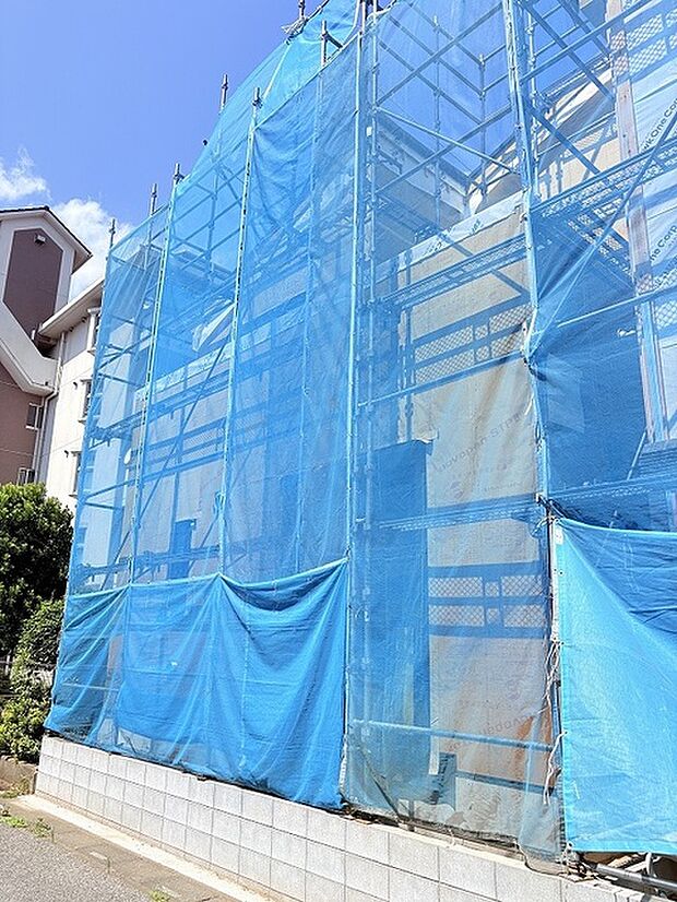 南西側は通路になっているので日当たりや風通しも良好です。