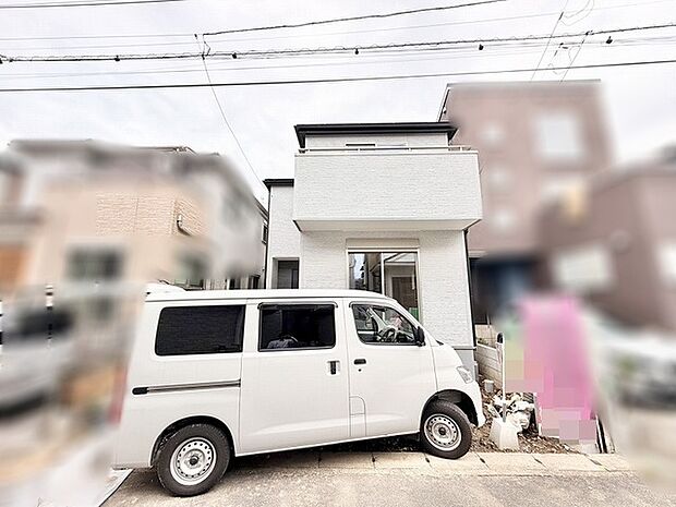 洗練された佇まいが街並みに馴染む、落ち着いた雰囲気をまとう住まい。