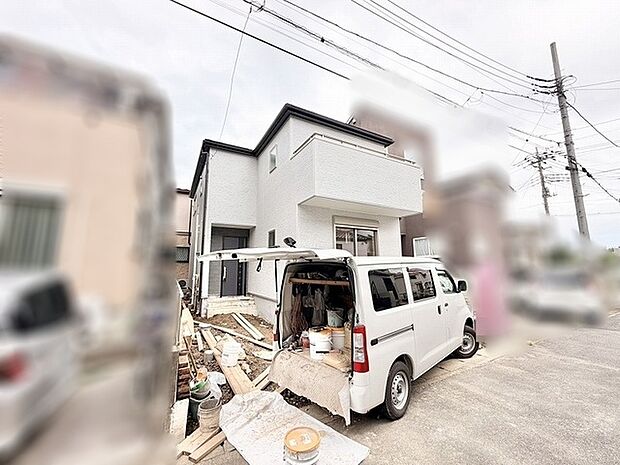 洗練された佇まいが街並みに馴染む落ち着きのある外観デザイン