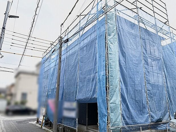 新しい暮らしの完成へ向けて着々と形づくられていく静かな佇まい