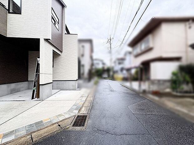 周囲の環境と調和しながら落ち着いた佇まいを見せる穏やかな住環境