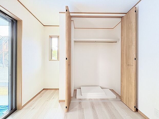 木の温もりを感じさせるナチュラルな色合いが調和する心地よい空間です