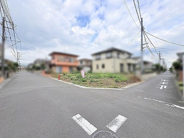 開放的な角地に広がる、穏やかな空気に包まれた心地よい住環境です。