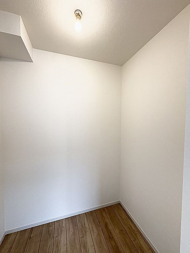 無駄な装飾を削ぎ落としたシンプルで落ち着きのある空間が日々の暮らしに心地よい静寂をもたらします