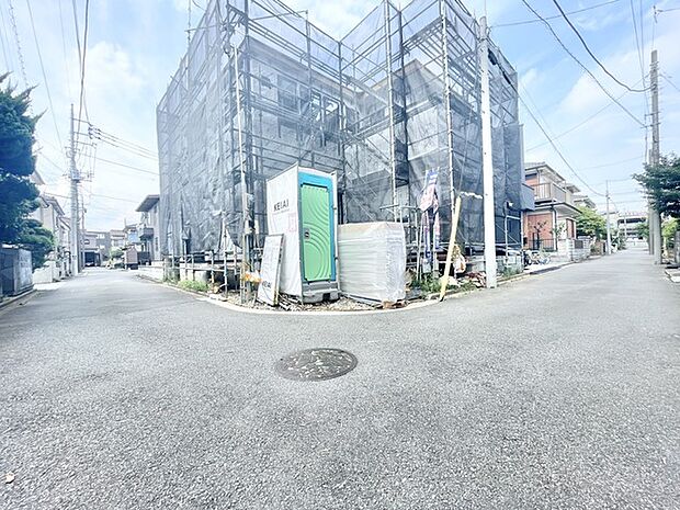 新たな暮らしのカタチが形作られていく、静かな住宅街に佇む現地を見渡す開放的な風景