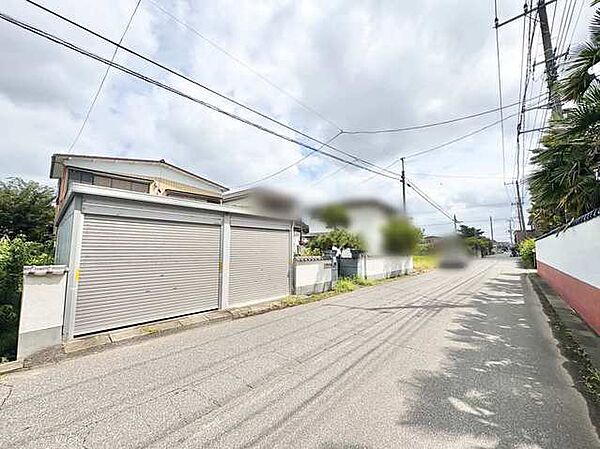 穏やかな空気が流れる閑静な住宅街に佇み、日々の暮らしをしっとりと包み込む心地よいロケーション。