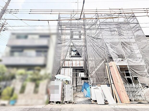 着々と形づくられていく新しい住まいが、穏やかな暮らしへの期待を高めてくれる風景です。