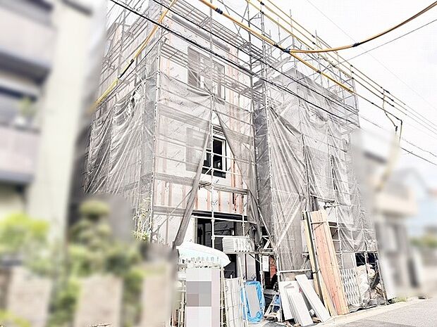 新しい暮らしへの期待が高まる、丁寧な施工が進められる建設中の風景