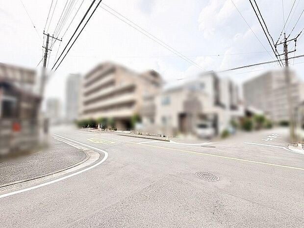 開放感のあるゆとりある前面道路が毎日の心地よい暮らしを支えます