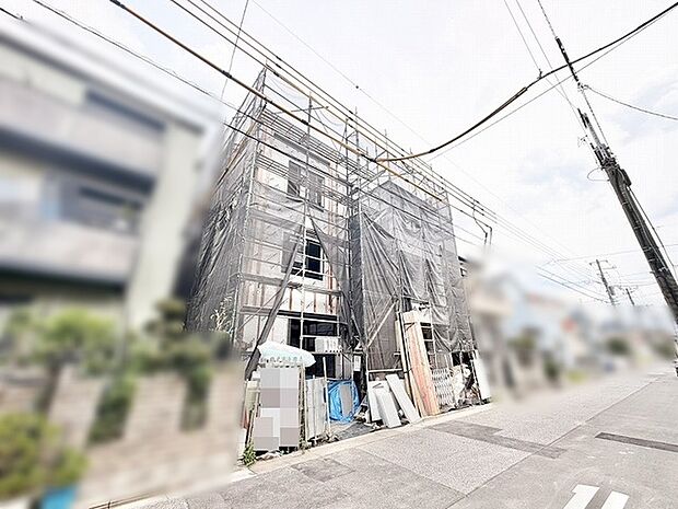 新しい暮らしの完成へ向けて着実に形作られていく建物外観