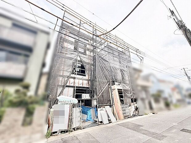 着々と形作られていく新しい住まいが、穏やかな街並みに馴染む風景。