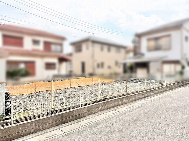 周辺の穏やかな街並みに調和する、開放感あふれる心地よい空間です。