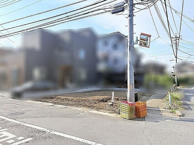開放感のあるすっきりとした更地で、新しい暮らしの構想が広がる心地よい空間です。