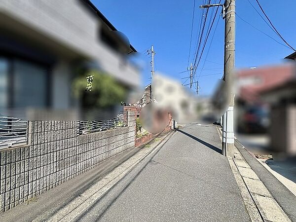 穏やかな空気が流れる落ち着いた住環境が広がる、心地よい時間を感じられるロケーションです。