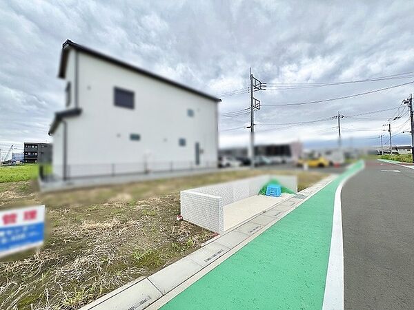 心地よい開放感とゆとりを感じられる落ち着いた周辺環境が日々の暮らしを穏やかに包み込みます