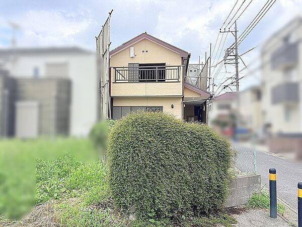 落ち着いた佇まいが心地よい、穏やかな街並みに溶け込む住まい