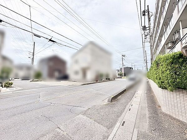 穏やかな空気が流れる落ち着いた街並みに佇む心地よい住環境