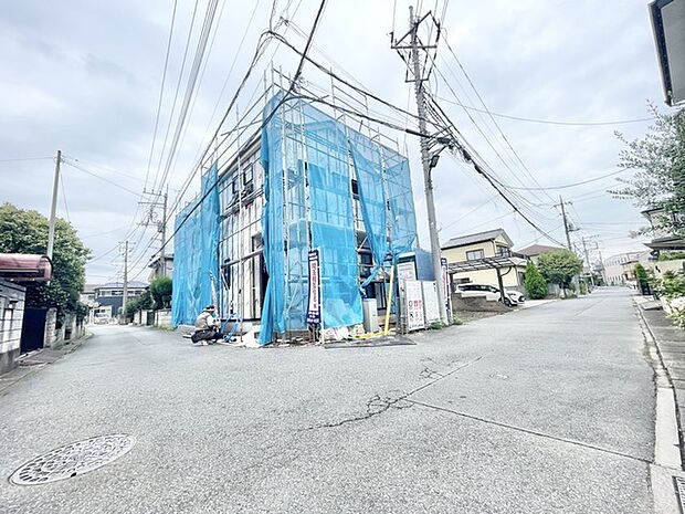 完成へと向かう新しい物語の舞台が静かに佇む落ち着いた街並み