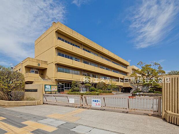 越谷市立中央中学校(65m)