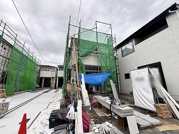着々と形作られていく住まいが、新しい暮らしへの期待感を静かに高めてくれます。