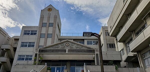 さいたま市立尾間木中学校（970m）