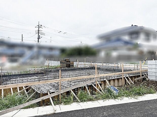 これから始まる新しい暮らしの基盤をしっかりと支える、安心感に満ちた丁寧な施工現場です。