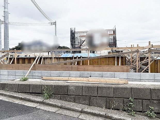 新生活の始まりを静かに予感させる整えられた敷地から豊かな毎日を描く