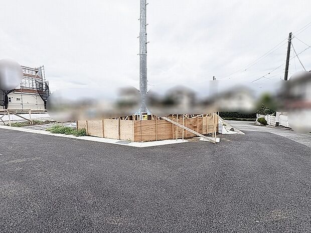 静かな空気が漂う整えられた街並みが、新しい暮らしの始まりを優しく迎えてくれます。