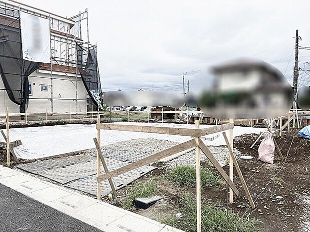 これからの新しい暮らしの舞台となる、広々とした敷地が静かに広がります