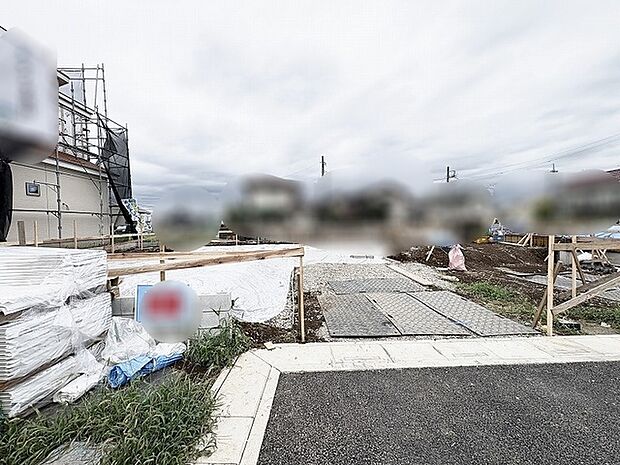 開放感のある穏やかな空気が広がる新しい街並みの一角